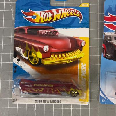 4 NEW Hot Wheels On the Card