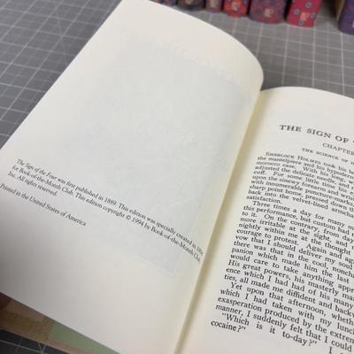 Sherlock Holms by Sir Arthur Coleman Doyle 