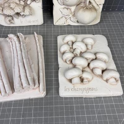 4 Resin Plaques of Vegetables Asparagus, Broccoli, Mushrooms 