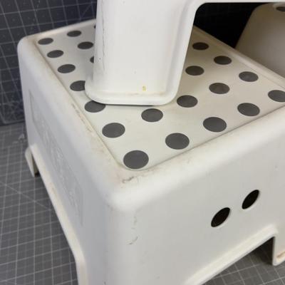 3 Plastic Stools