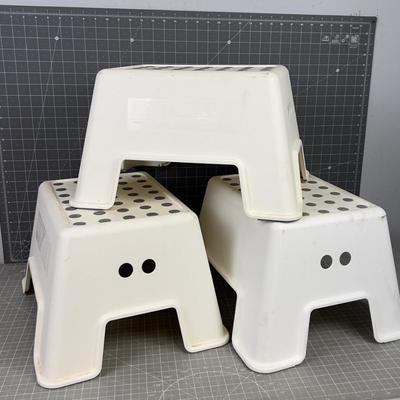 3 Plastic Stools