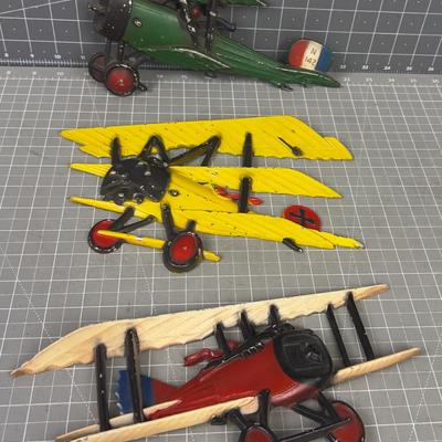 (3) Cast Airplane by Homeco Date 1975 