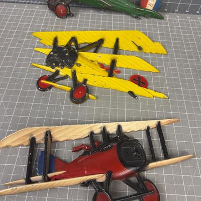 (3) Cast Airplane by Homeco Date 1975 