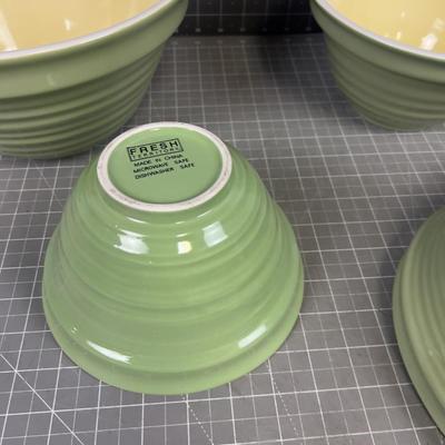 Celery Colored Green NICE Mixing Bowls (3 Bowls Plus Colander =4 Total) 