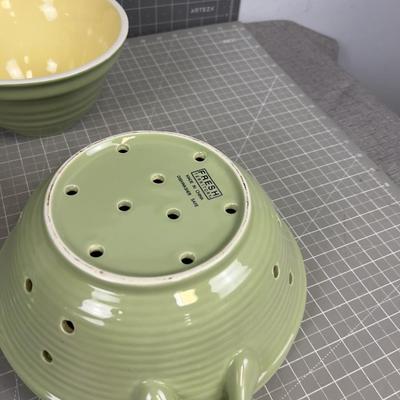 Celery Colored Green NICE Mixing Bowls (3 Bowls Plus Colander =4 Total) 
