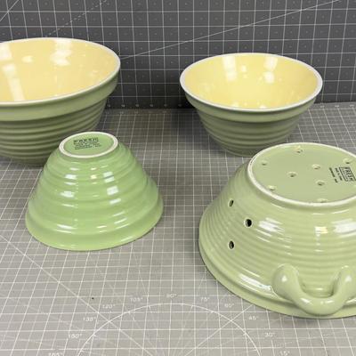 Celery Colored Green NICE Mixing Bowls (3 Bowls Plus Colander =4 Total) 
