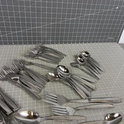 Stainless Steel Service for 8 Less teaspoons 