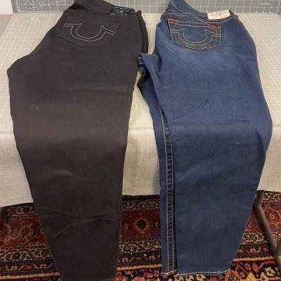 (2) True Religion Mid Rise Skinny Waist is 38 - Black and Blue