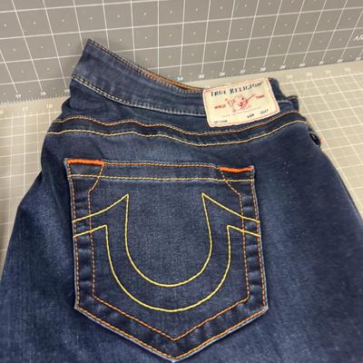 (2) True Religion Mid Rise Skinny Waist is 38 - Black and Blue