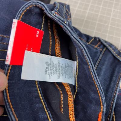 (2) True Religion Mid Rise Skinny Waist is 38 - Black and Blue