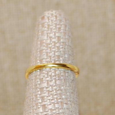 Size 6 "Dragonfly & Branch" Setting Ring with a Long Oval Green Stone on a Gold Tone Band (4.6g)