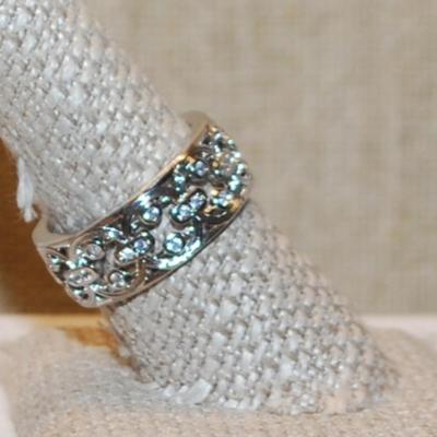 Size 9 Hollowed Infinity Style Setting with Clear Stone in "Circles & Ovals" on a Silver Tone Band (5.0g)