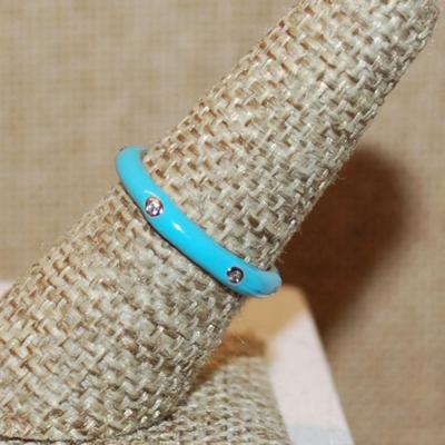 Size 7 ROBIN'S EGG BLUE Enamel Ring with 6 Rhinestones Around the Band (2.1g)