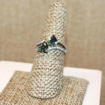 Size 7½ Double Iridescent Blue & Green HEARTS Ring on a Silver Tone Band (3.5g)