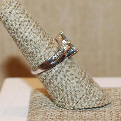 Size 7½ Double Iridescent Blue & Green HEARTS Ring on a Silver Tone Band (3.5g)