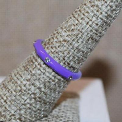 Size 7 LAVENDER Enamel Ring with 6 Rhinestones Around the Band (2.0g)