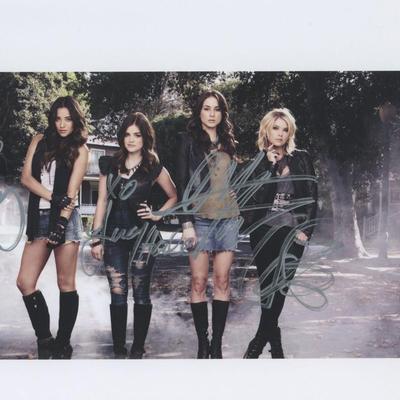 Pretty Little Liars signed cast photo