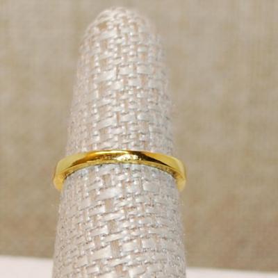 Size 7 ¼ Delicate Half Infinity Style Ring with Yellow Ground Stone Center on a Gold Tone Band (1.7g)