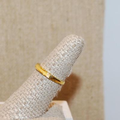 Size 7 ¼ Delicate Half Infinity Style Ring with Yellow Ground Stone Center on a Gold Tone Band (1.7g)