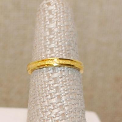 Size 7 ¼ Delicate Half Infinity Style Ring with Yellow Ground Stone Center on a Gold Tone Band (1.7g)