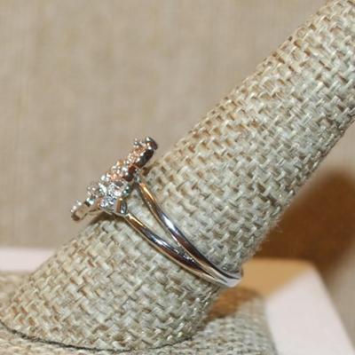 Size 9 Marked .925 Two-Tone Ring with 4 Butterflies on a Double Silver Band (3.2g)
