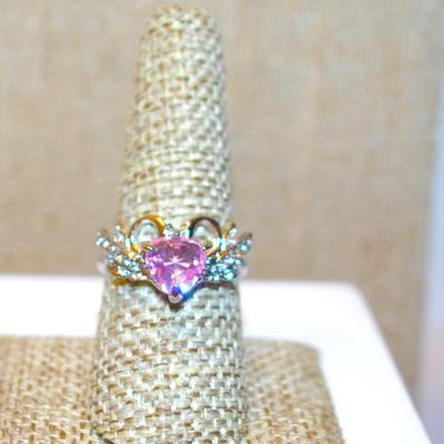 Size 8 Transparent Pink HEART Ring with a "Flying Wings" Setting & Silver Tone Band (3.0g)