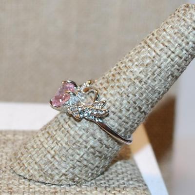 Size 8 Transparent Pink HEART Ring with a "Flying Wings" Setting & Silver Tone Band (3.0g)