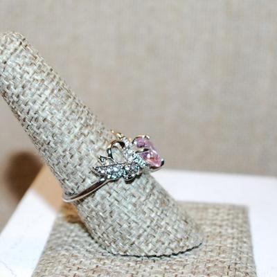 Size 8 Transparent Pink HEART Ring with a "Flying Wings" Setting & Silver Tone Band (3.0g)