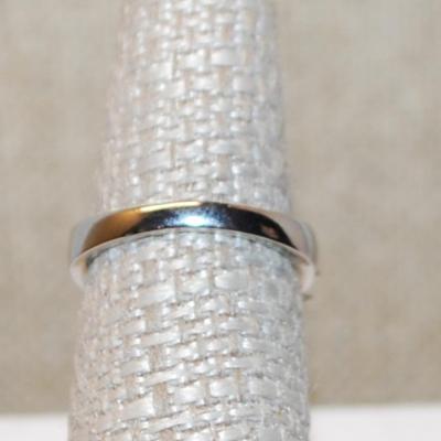 Size 7 "Bouquet" of Marquise Cut Clear Stones Ring for Engagement/ Wedding on a Silver Tone Band (4.1g)