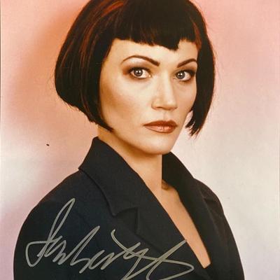 Sarah Wynter signed photo
