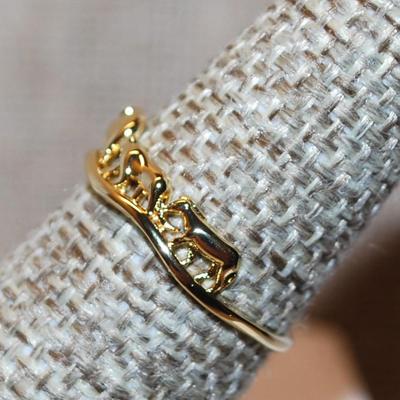 Size 7¼ "Noah's Ark" Style Animal Ring on an All Gold Tone Band (1.6g)