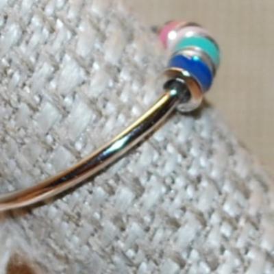 Size 5¾ Colorful "Fidget Ring" with Moveable Beads on a Silver Tone Band (1.3g)
