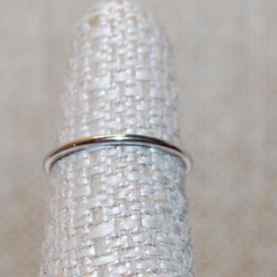 Size 5¾ Colorful "Fidget Ring" with Moveable Beads on a Silver Tone Band (1.3g)