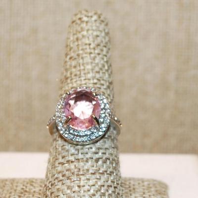 Size 7½ Large Oval Pink Stone Ring with Full Surround on a Nest Setting & Silver Tone Band (4.1g)