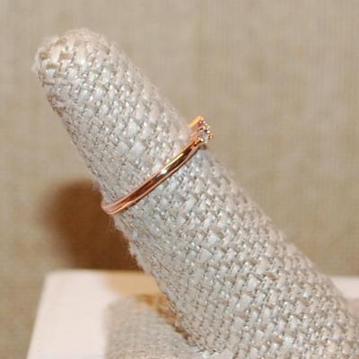Size 6 Marked .925 Delicate RED Rectangle Stone ROSE GOLD Ring with 2 Round Clear Stone Sides on a Silver Filled Band (1.1g)