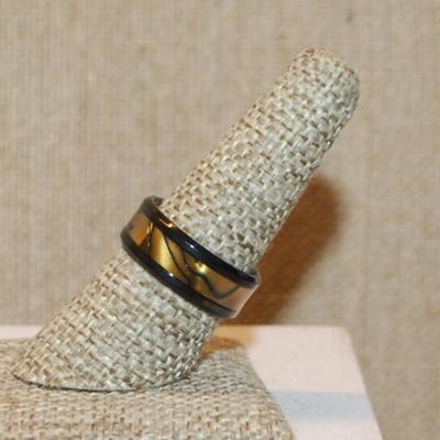 Size 8 Gold Design Center Inlay Enamel Infinity Ring on an All Black Band (4.6g)