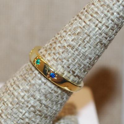 Size 7 Classic Multi-Color 5 "Stars" Red, Blue, Amber, Green & Clear Stones Ring on a Gold Tone Band (2.4g)