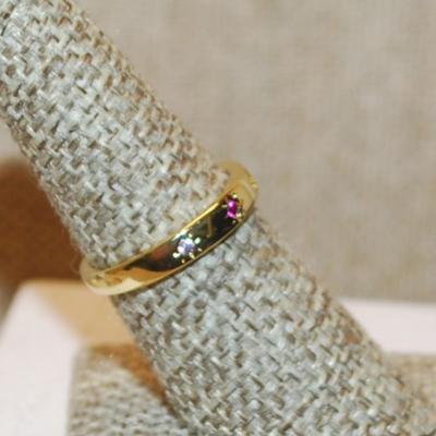 Size 7 Classic Multi-Color 5 "Stars" Red, Blue, Amber, Green & Clear Stones Ring on a Gold Tone Band (2.4g)