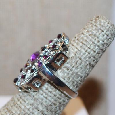 Size 6 ½ Large Purple/Silver Cocktail Ring on a Solid Silver Tone Band (8.5g)