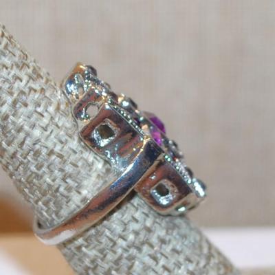 Size 6 ½ Large Purple/Silver Cocktail Ring on a Solid Silver Tone Band (8.5g)