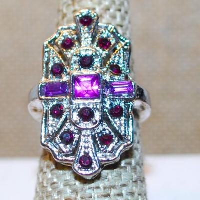 Size 6 ½ Large Purple/Silver Cocktail Ring on a Solid Silver Tone Band (8.5g)
