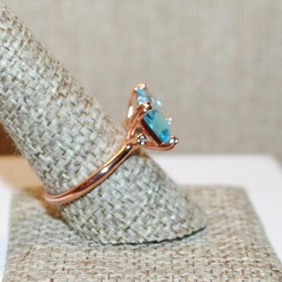Size 9¼ Light Blue Transparent Rectangle Stone Ring on a Rose Gold Band (3.8g)