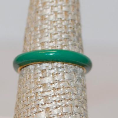 Size 6 FOREST GREEN Enamel Band Ring with Gold-Circled Solitaire Clear Stone (2.0)