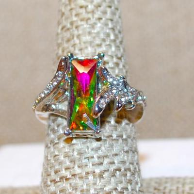 Size 7 Long Iridescent Rectangle Stone Cocktail Ring with Fancy Wrap-Around Setting on a Silver Tone Band (4.4g)