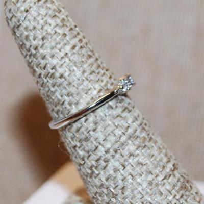 Size 5½ Delicate Blue Rectangle Stone Ring & Accents on a Silver Tone Band (1.2g)