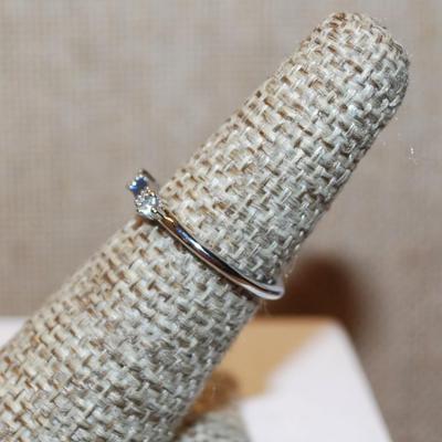 Size 5½ Delicate Blue Rectangle Stone Ring & Accents on a Silver Tone Band (1.2g)