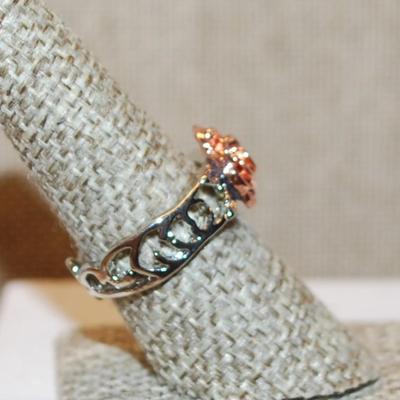 Size 7¾ Two Tone Rose Gold "Rose" Design Ring on a Hollowed Silver Tone Band (4.6g)
