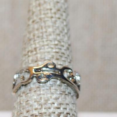 Size 7¾ Two Tone Rose Gold "Rose" Design Ring on a Hollowed Silver Tone Band (4.6g)