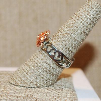 Size 7¾ Two Tone Rose Gold "Rose" Design Ring on a Hollowed Silver Tone Band (4.6g)