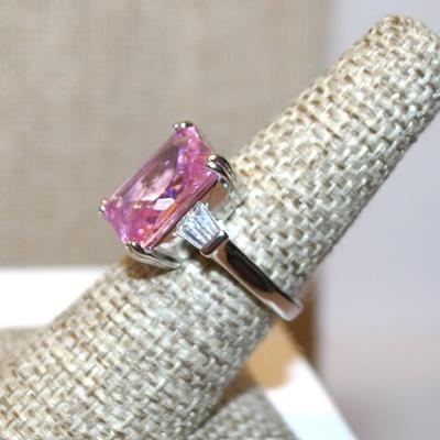 Size 7 Large Pink Transparent Emerald Cut Stone on a Silver Tone Band (5.7g)